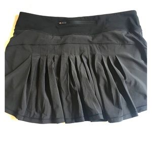 Lululemon size 10 Tall skirt.